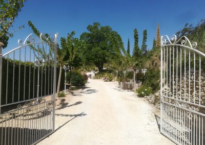 Portail d'entrée du Mas aux Trois Fontaines